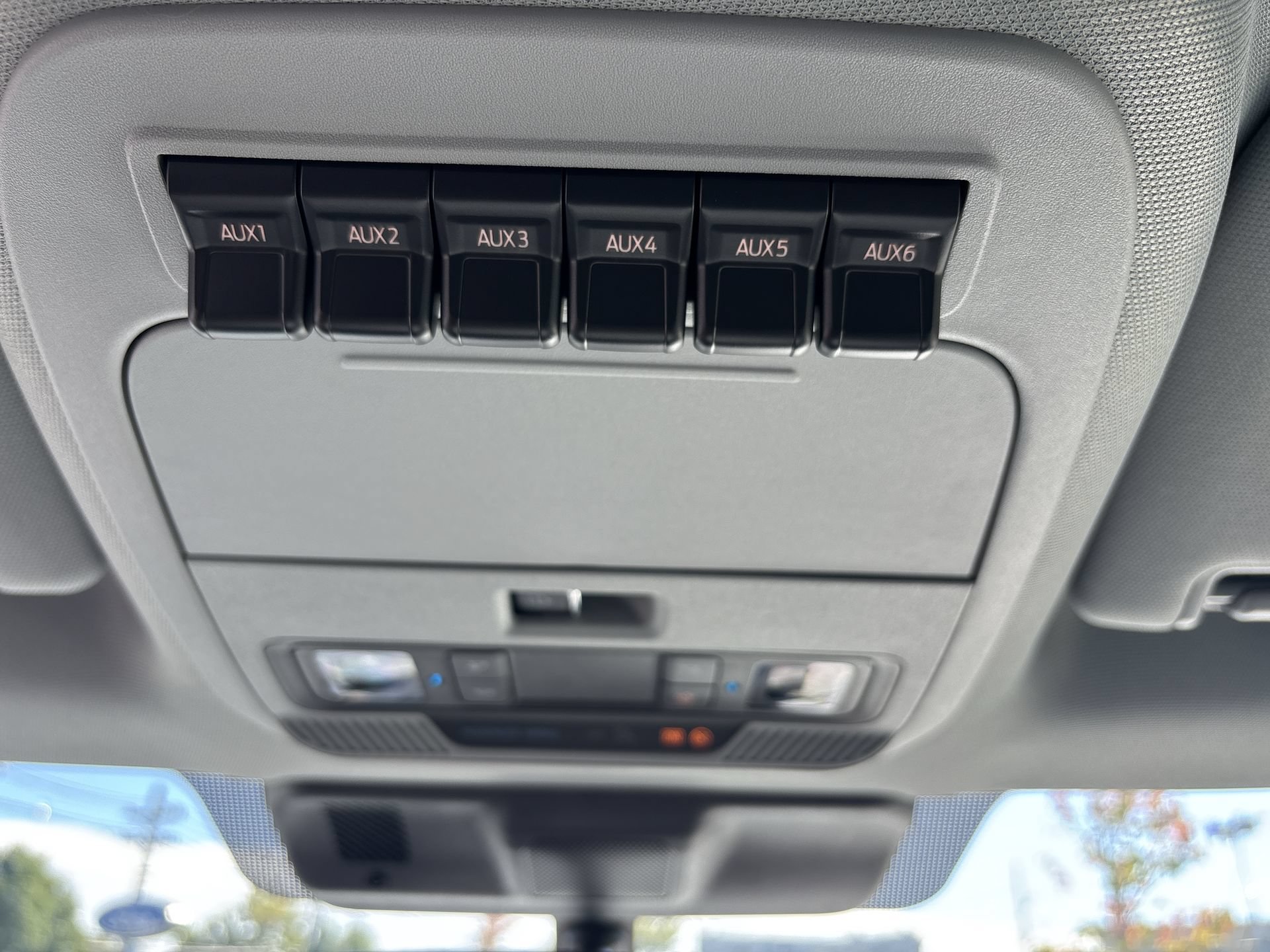 New 2027 Oxford White Ford F-350® XL image 39