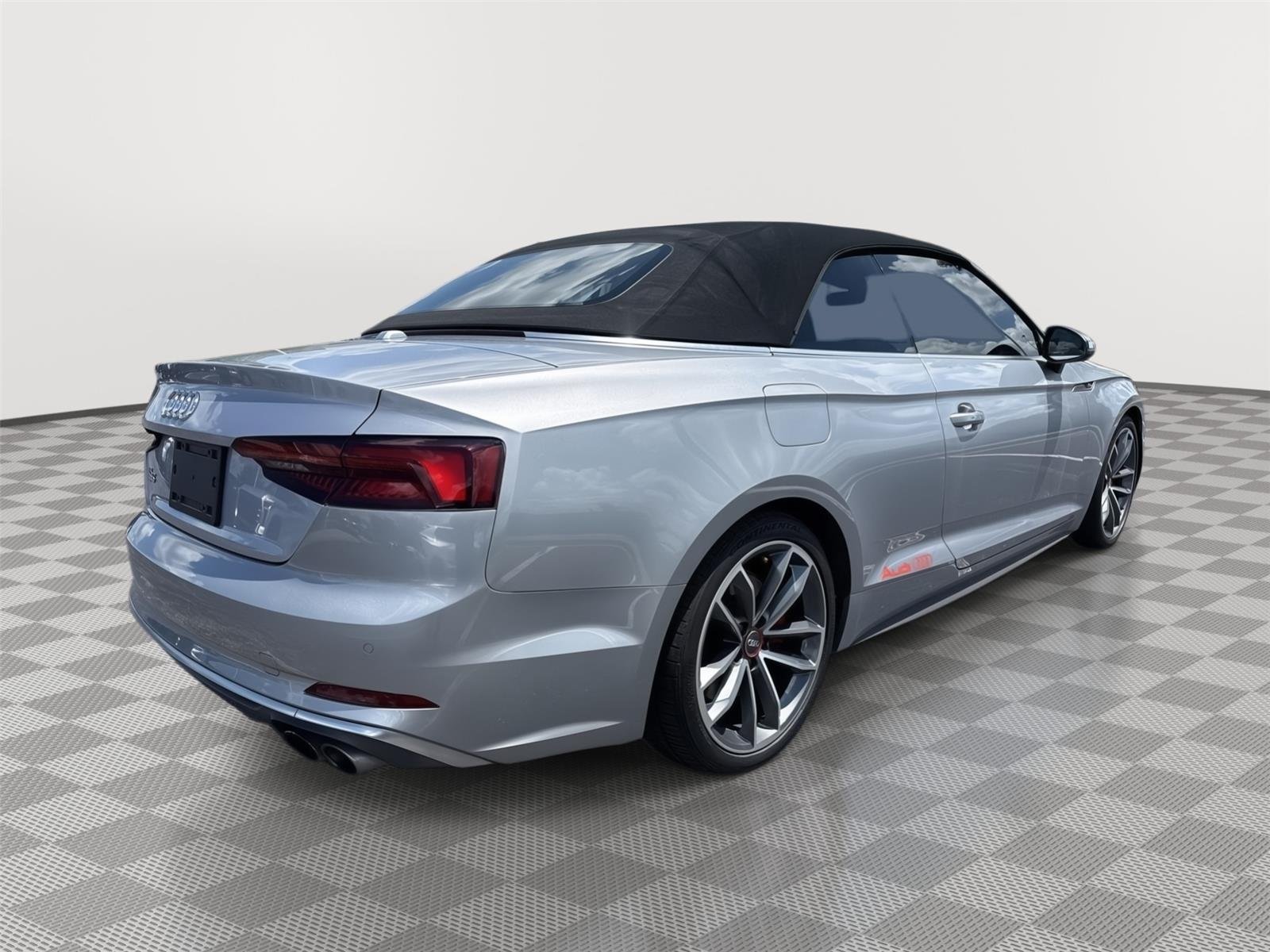 Used 2018 Florett Silver Metallic/Black Roof Audi Prestige image 17