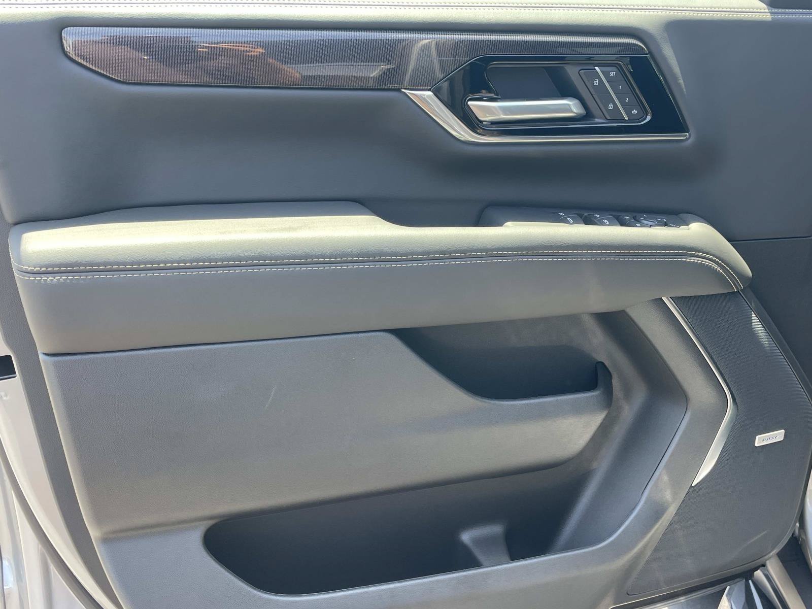 New 2026 Sterling Metallic GMC Elevation image 19