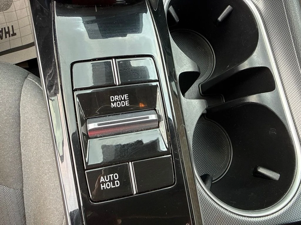 Used 2020 Blue Hyundai SE image 17