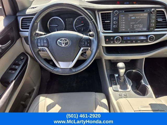 Used 2018 Blizzard Pearl Toyota XLE image 14