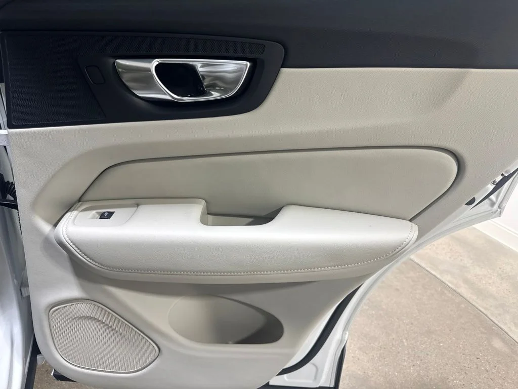 New 2026 Crystal White Volvo T8 Ultra image 23