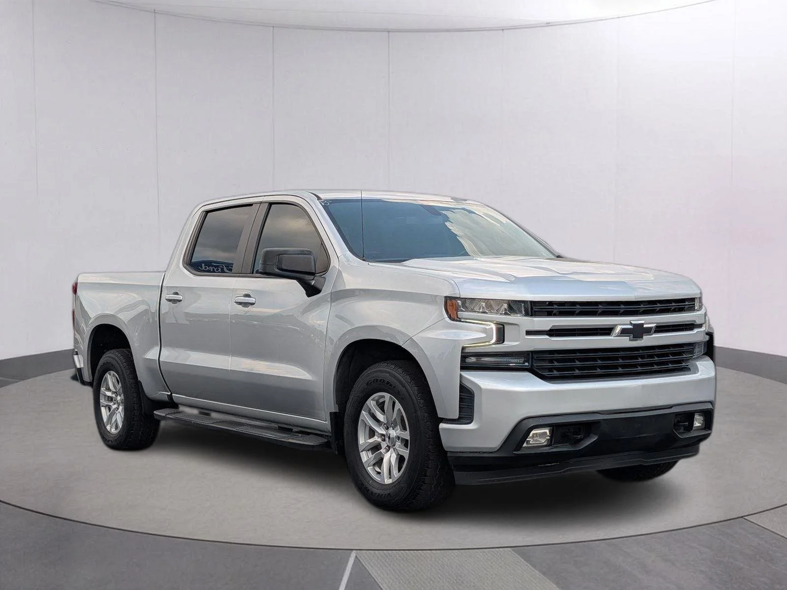 Used 2021 Silver Ice Metallic Chevrolet RST image 8