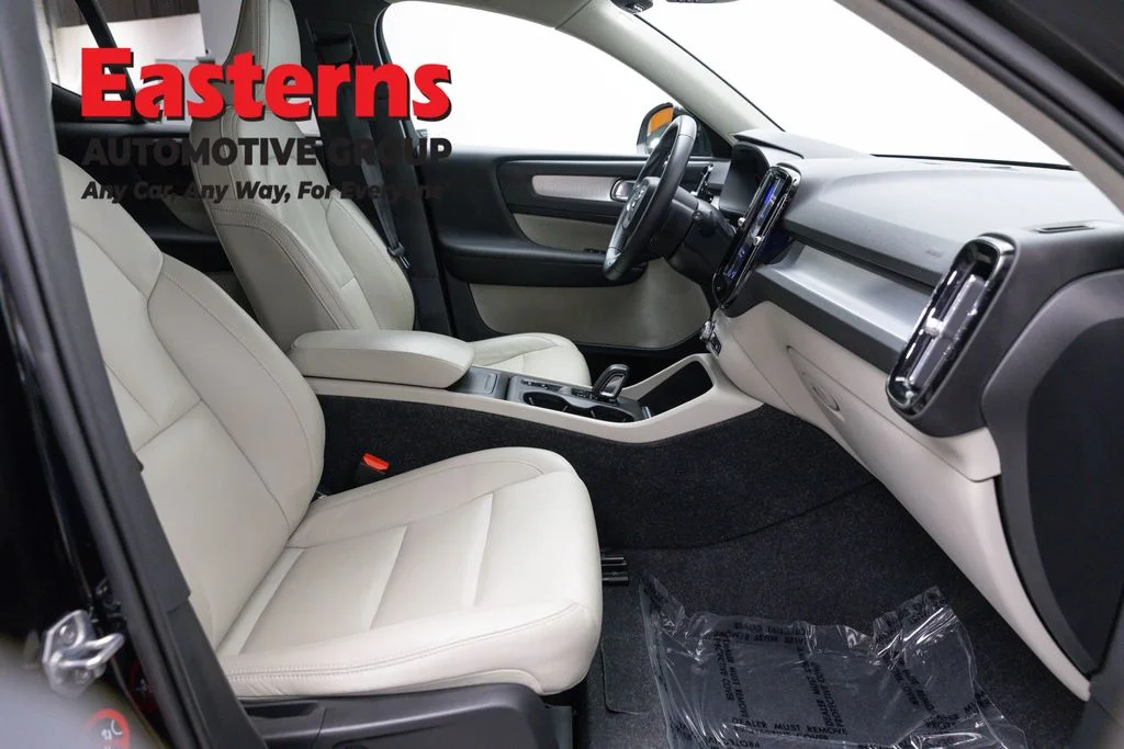 Used 2019 Black Volvo Momentum image 23