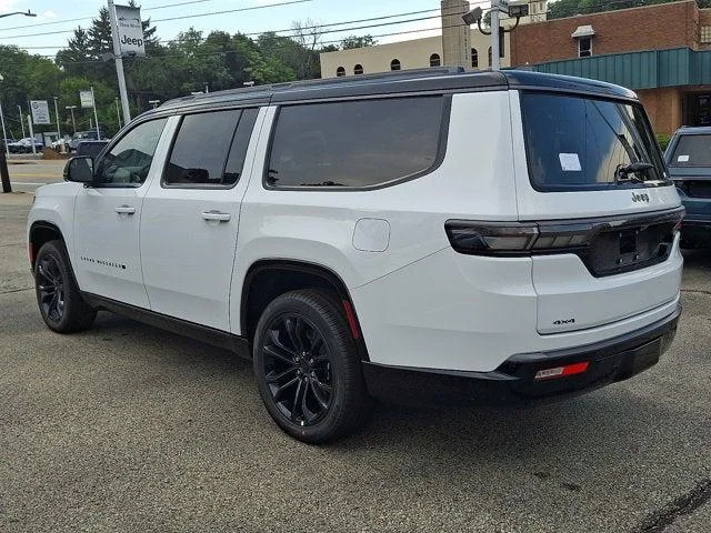 New 2026 Bright White Clear-Coat Exterior Paint Jeep Summit Reserve image 3