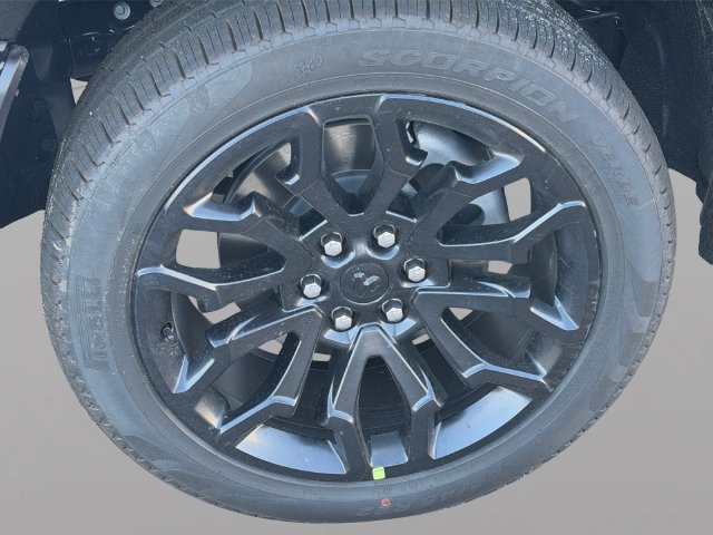 New 2027 Diamond Black Crystal Pearl-Coat Exterior Paint Ram Limited image 9