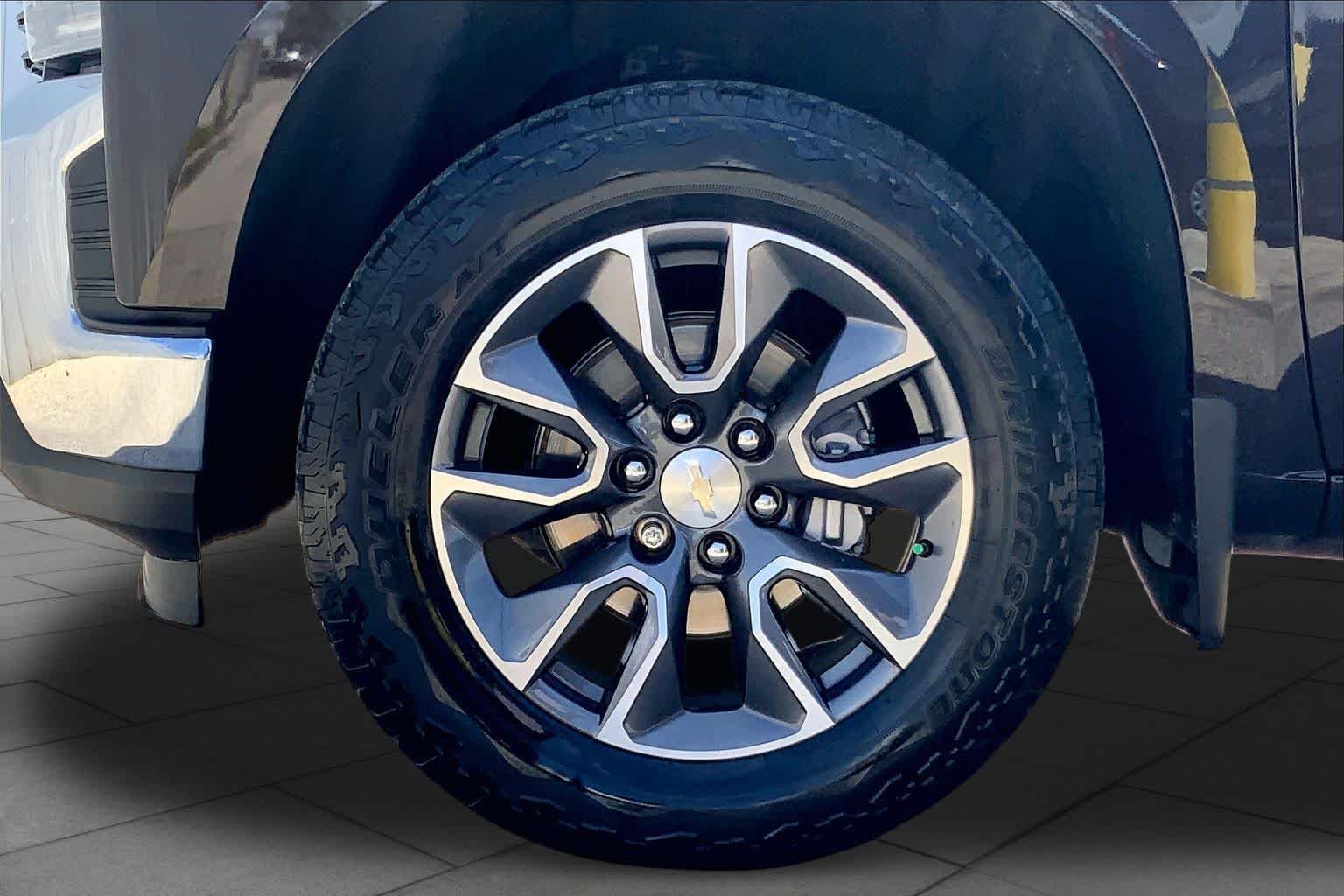 Used 2020 HAVANA BROWN METALLIC Chevrolet LT image 11