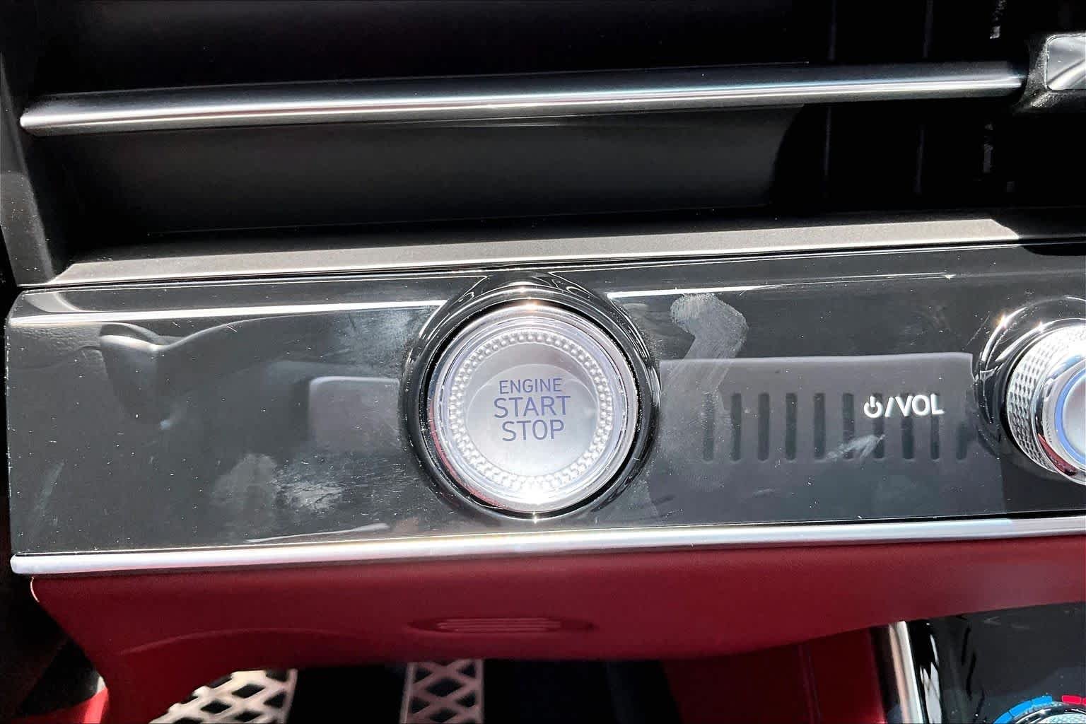Certified Used 2026 Savile Silver Genesis 2.5T Sport Prestige image 31