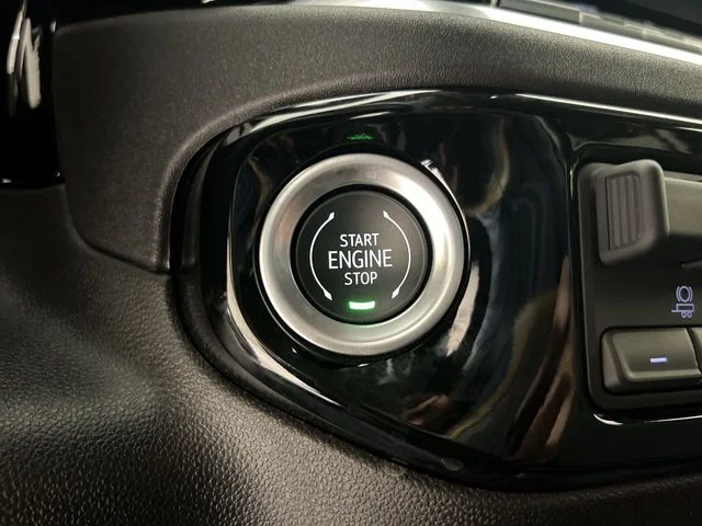 Used 2025 Summit White Chevrolet LT image 16