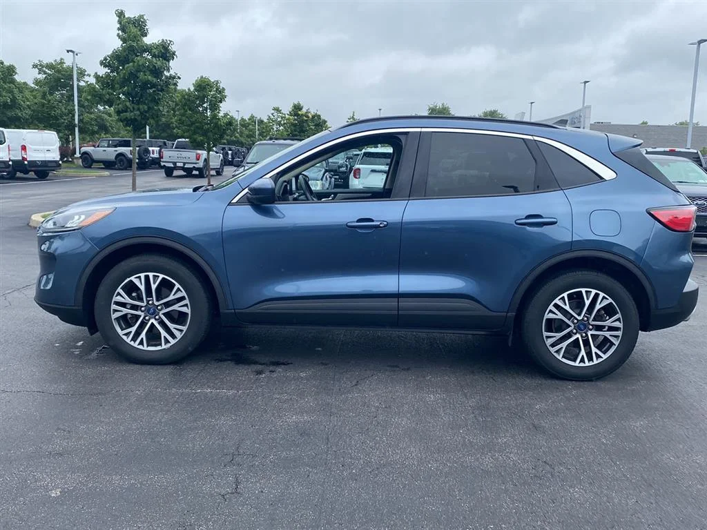 Used 2020 Blue Ford SEL image 8