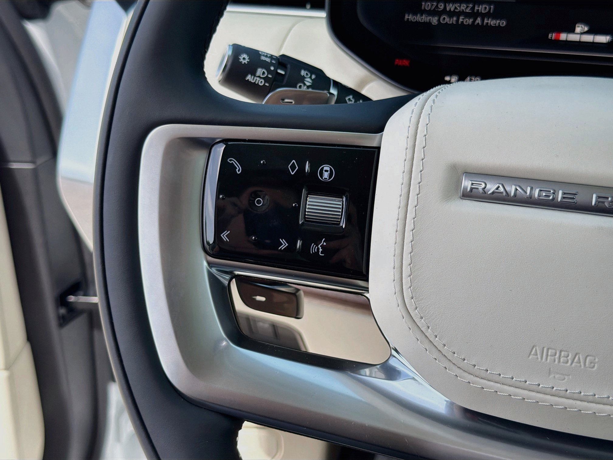 New 2026 Fuji White LAND ROVER SE 7 Seats image 39