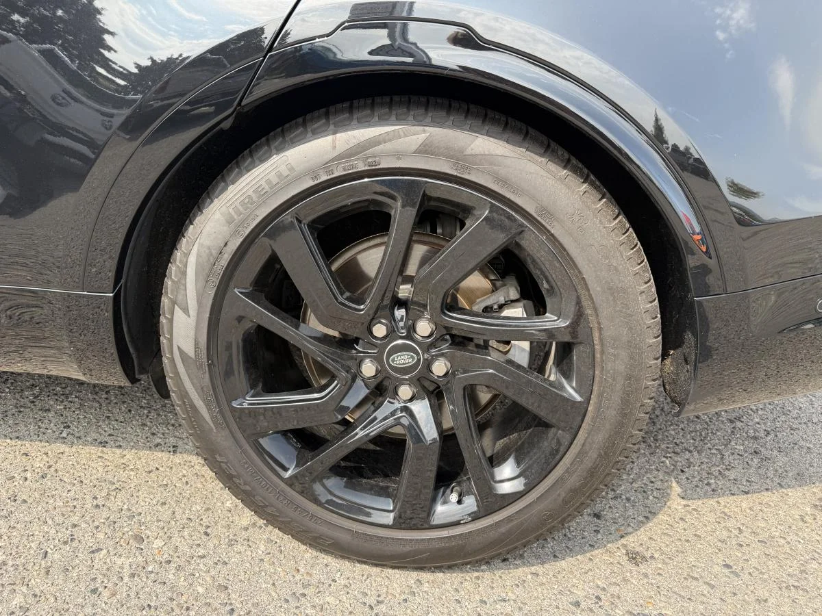Used 2024 Black Land Rover Dynamic Se image 13