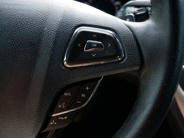 Used 2018 Velvet Lincoln Premiere image 18