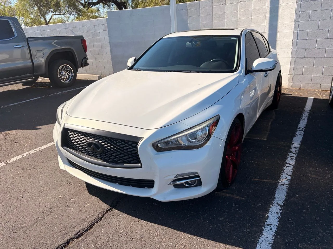 Used 2015 Moonlight White INFINITI Premium image 2