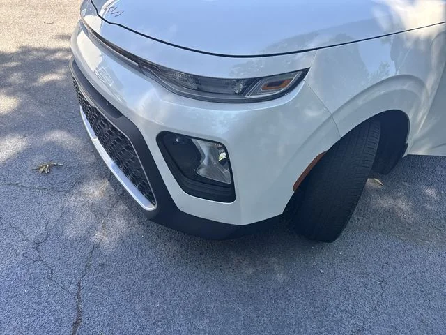 Used 2022 White Kia LX image 30