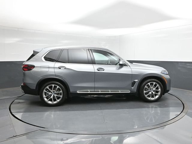 Used 2025 Gray BMW sDrive40i image 11