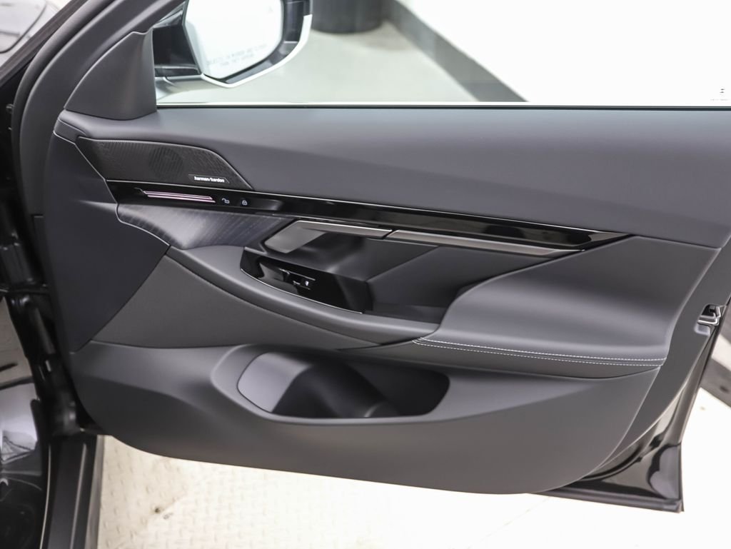 2026 BMW 5 Series 530i - Photo 28