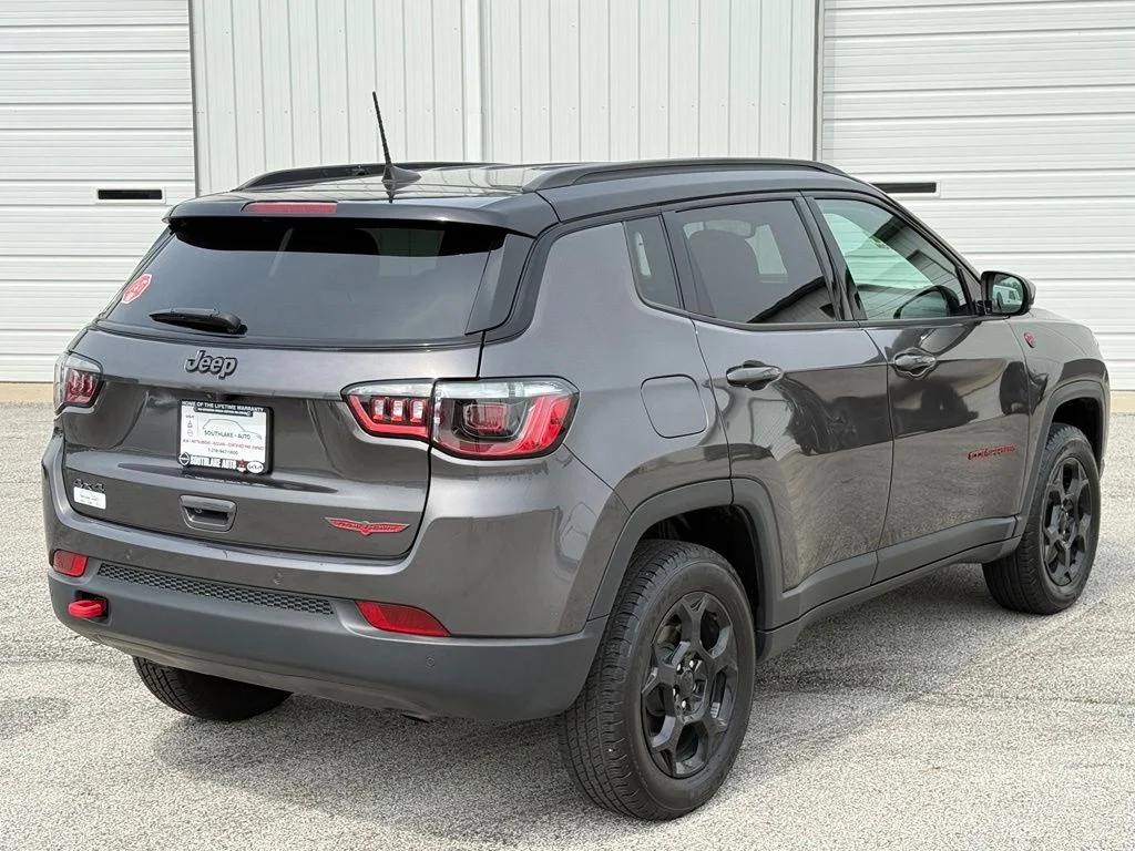 Used 2024  Jeep Trailhawk image 8