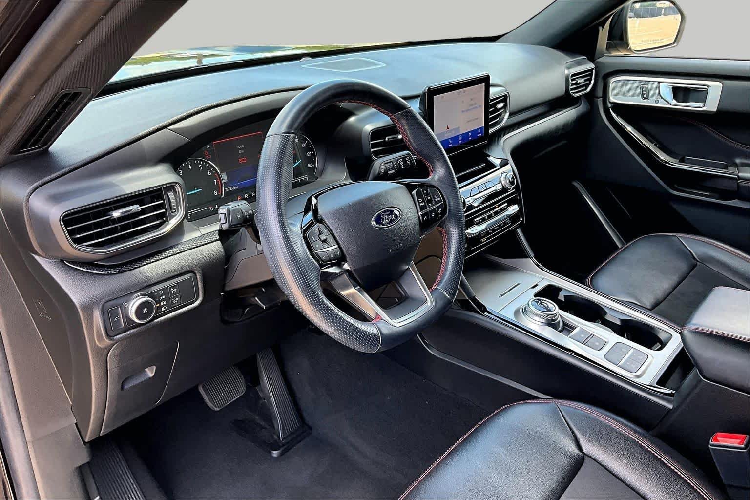 Used 2022 Agate Black Metallic Ford ST-Line image 18