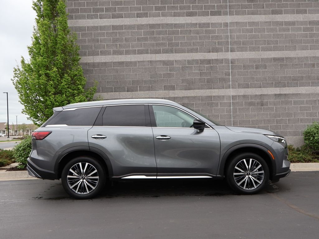 Used 2025 Graphite Shadow INFINITI Sensory image 4