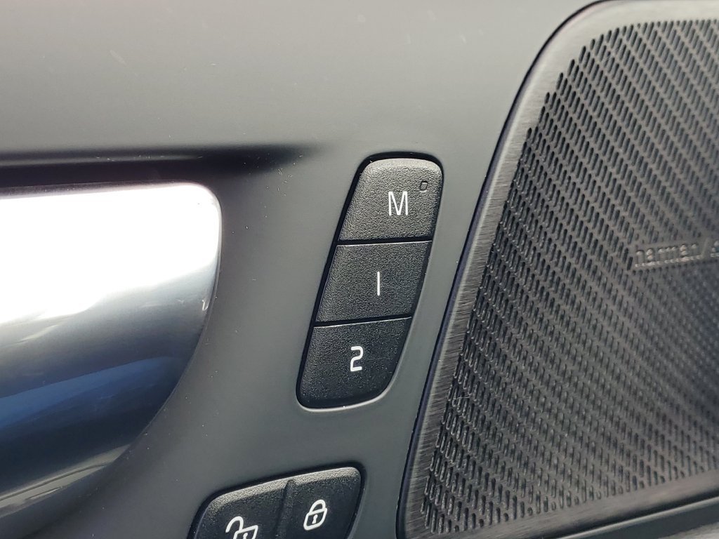 Used 2020  Volvo T5 image 20