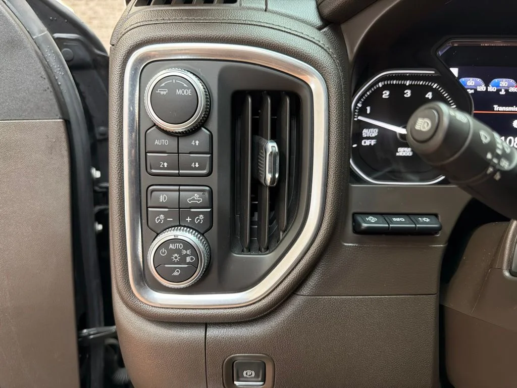 Used 2020 Onyx Black GMC Denali image 29