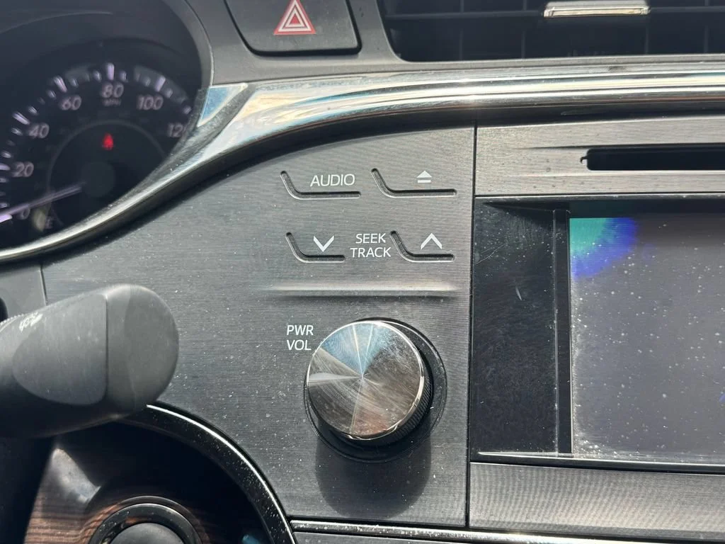 Used 2014 Beige Toyota XLE Premium image 26
