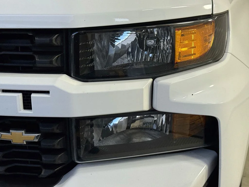 Used 2021 White Chevrolet Custom image 34