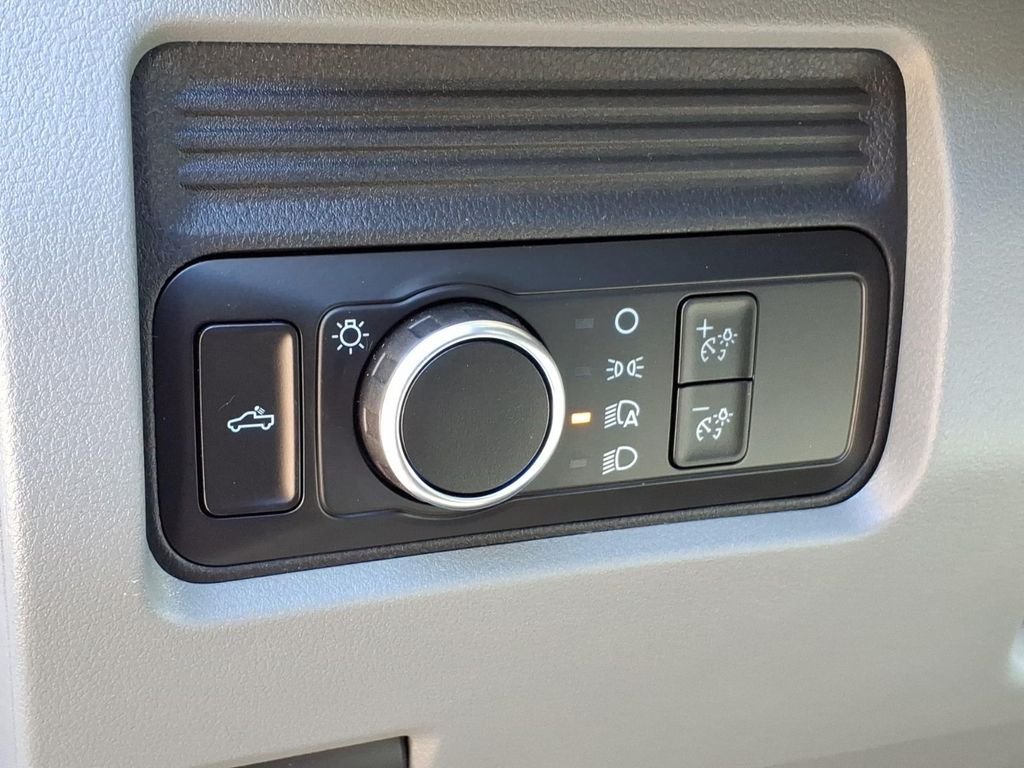 New 2027 Oxford White Ford F-250® XL image 18