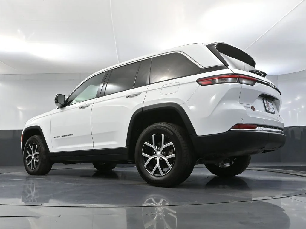 Certified Used 2024 White/off-white Jeep Limited image 50