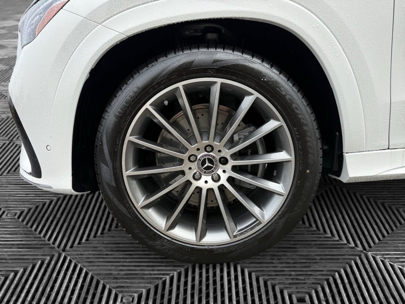 New 2026 Polar White Mercedes-Benz GLE 450 image 9