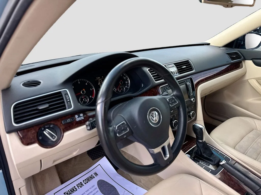 Used 2012 Blue Volkswagen TDI SEL Premium image 9