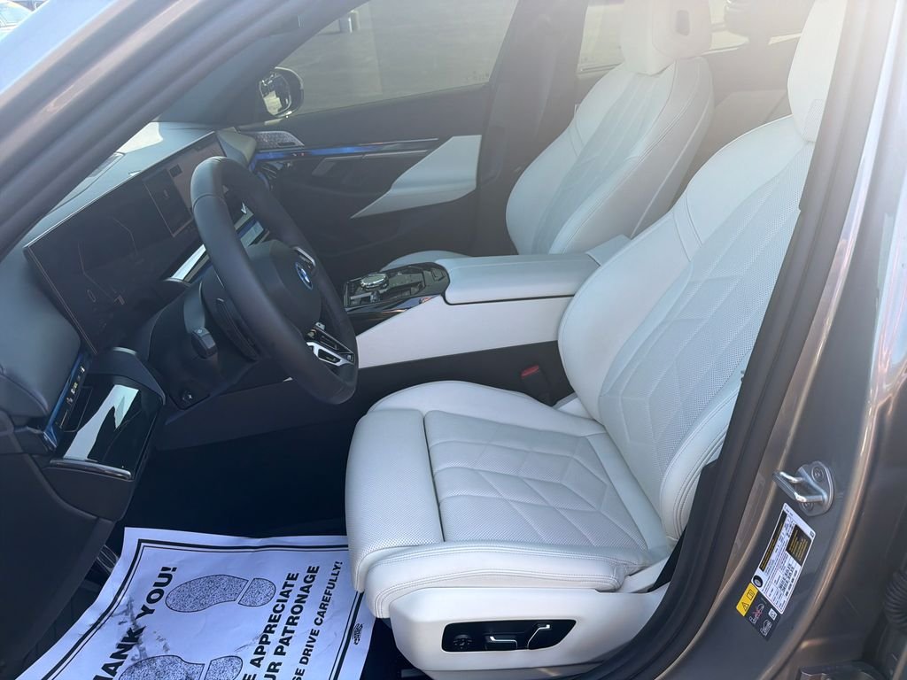 Used 2026 Gray BMW 550e xDrive image 3