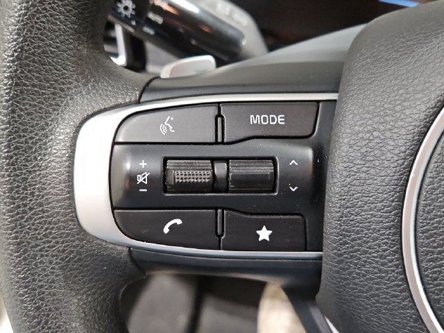 Used 2023 White Kia LX image 31