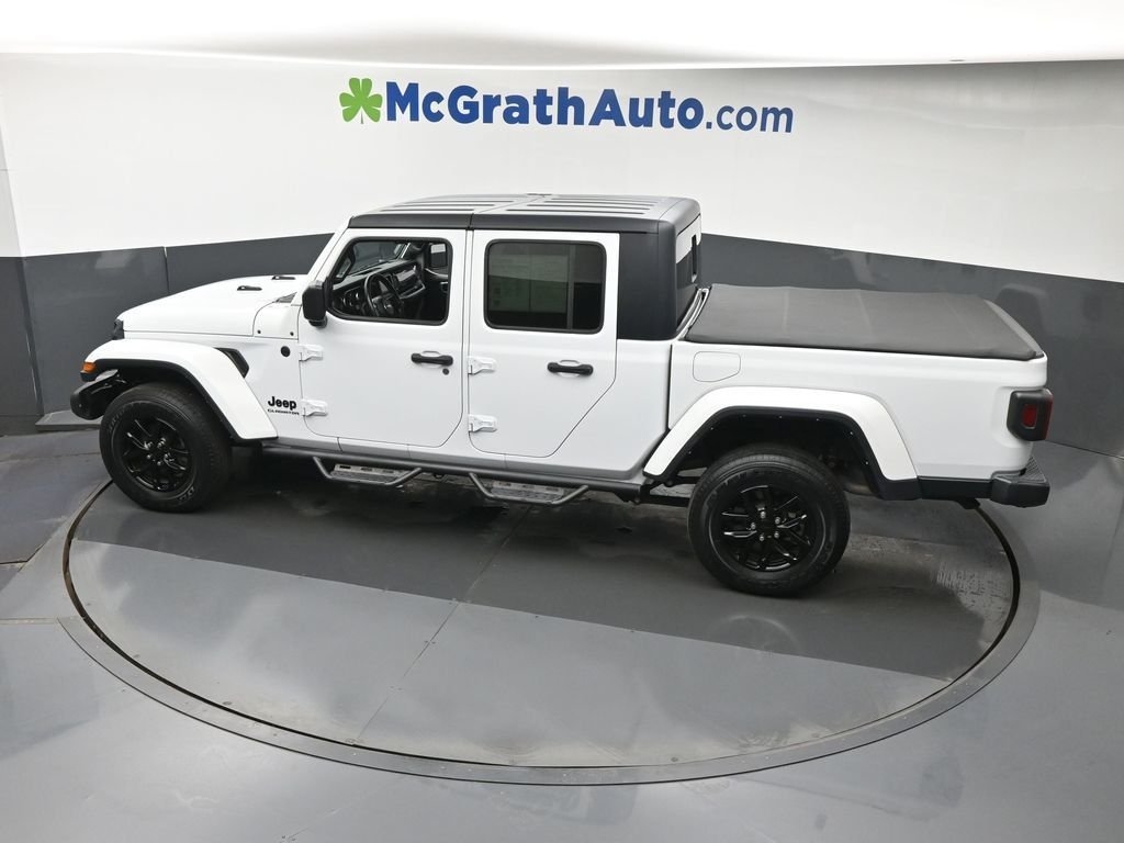 Used 2022 White Jeep Sport image 23