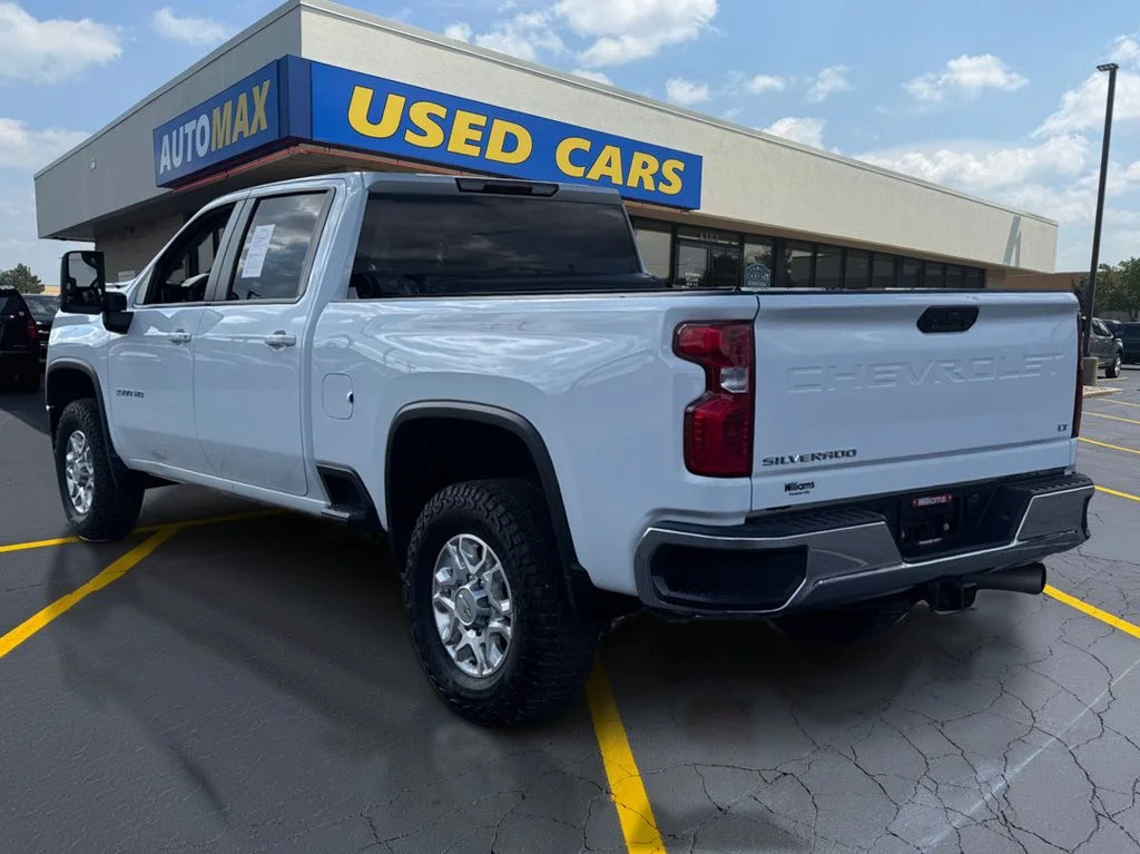 Used 2024 Summit White Chevrolet LT image 7