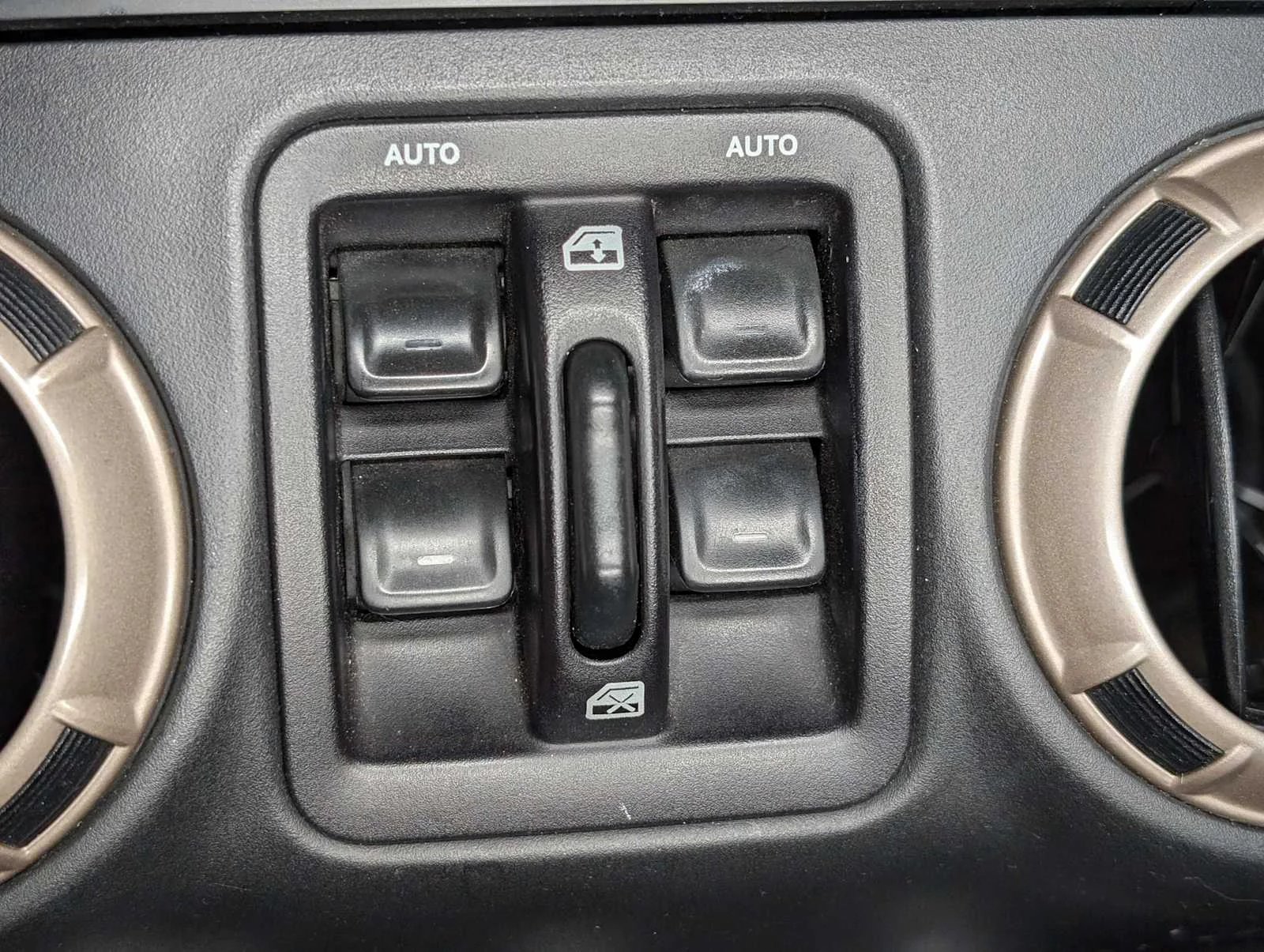Used 2016 Granite Crystal Metallic Clearcoat Jeep 75th Anniversary image 30