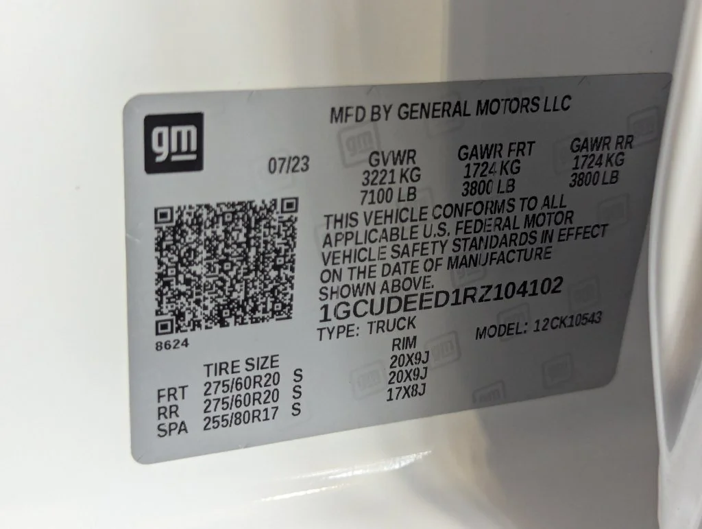 Used 2024 White Chevrolet RST image 45