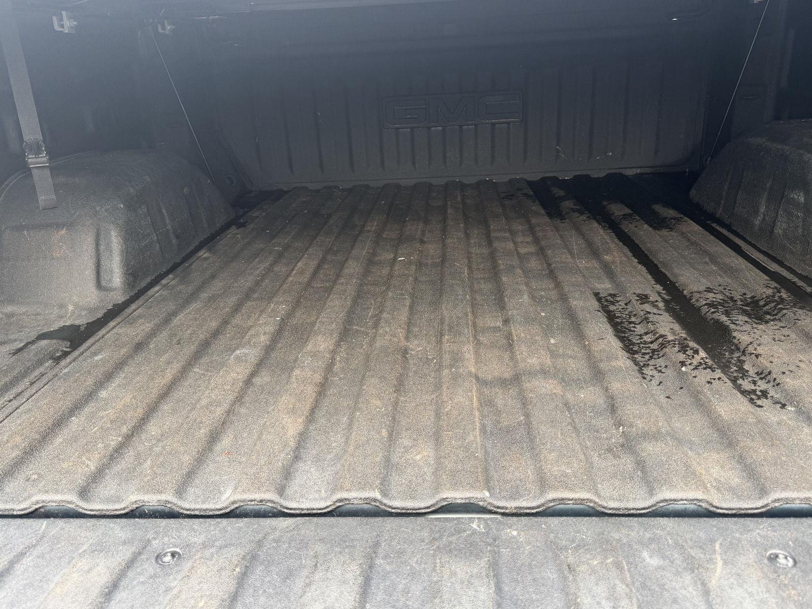 Used 2019 Dark Sky Metallic GMC SLE image 33