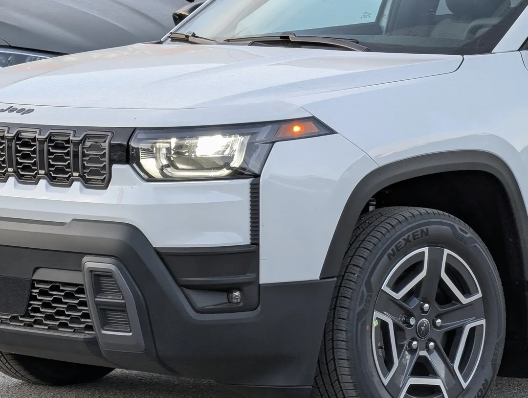 New 2026 White Jeep Limited - - 4x4 - Hybrid - Panoramic Sunroof - Leather Seats - Heated Seats & More! image 10