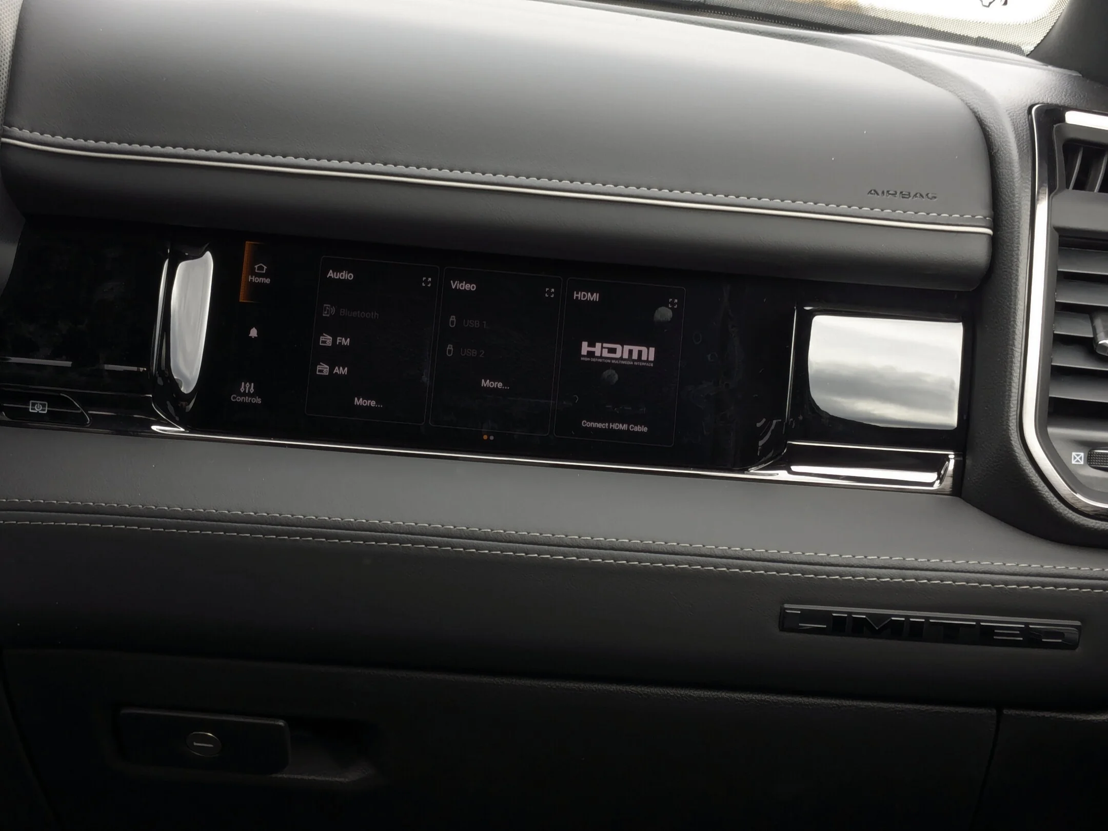 New 2026 Black RAM Limited - - 4x4 - 5th Wheel/Gooseneck Prep - 360 Cameras - Sunroof & More! image 24