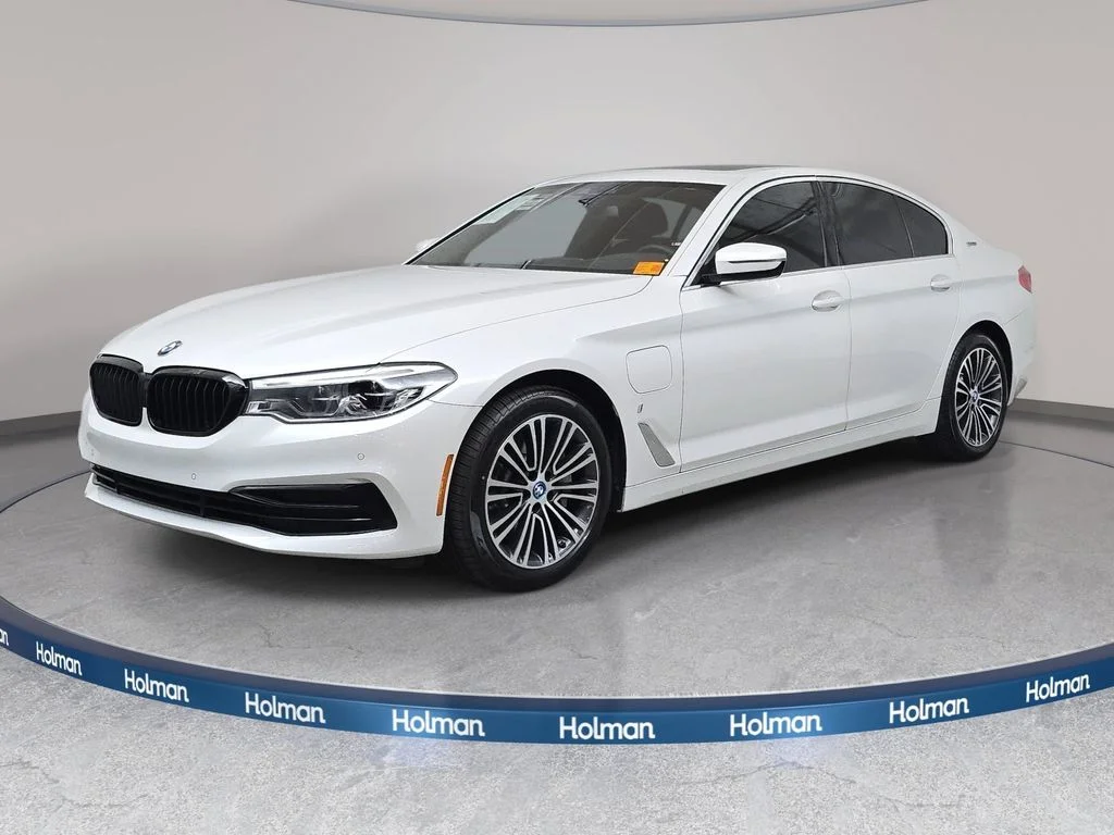 Used 2019 White Metallic BMW 530e xDrive iPerformance image 1
