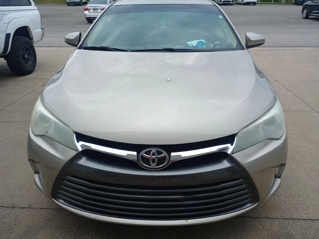 Used 2016  Toyota LE image 2