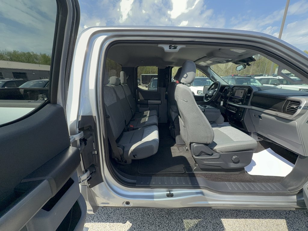 Certified Used 2022 Iconic Silver Ford XLT image 19