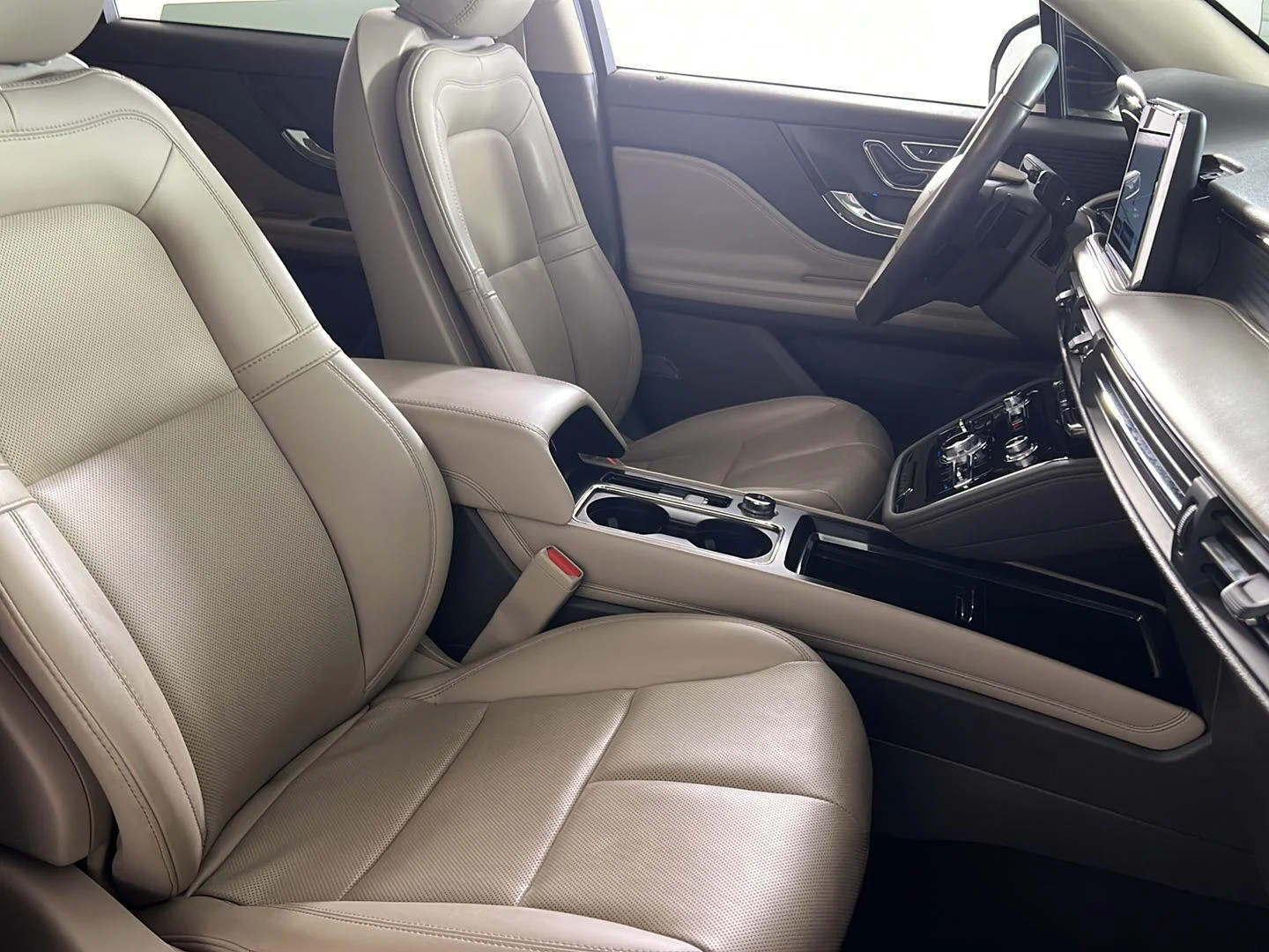 Used 2021 Iced Mocha Lincoln Standard image 25