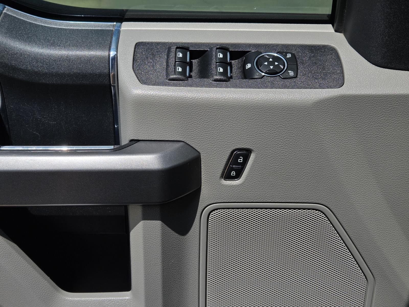 Used 2017 Blue Jeans Ford XLT image 29