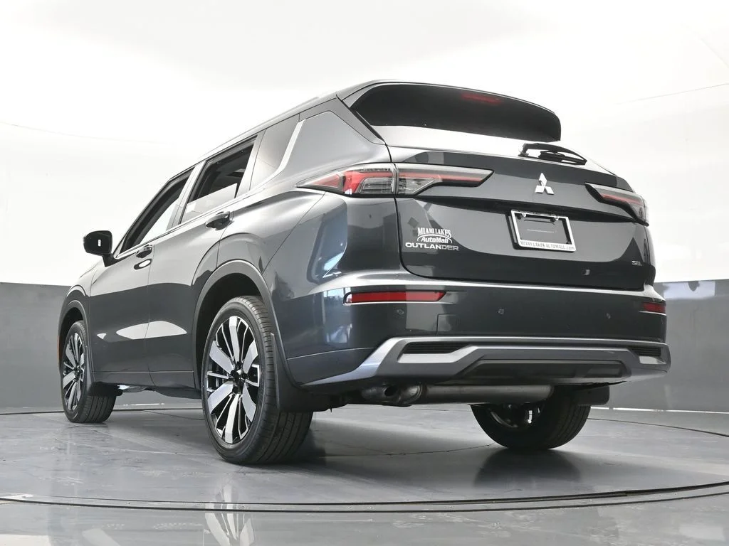 New 2026 Gray Mitsubishi SEL image 58