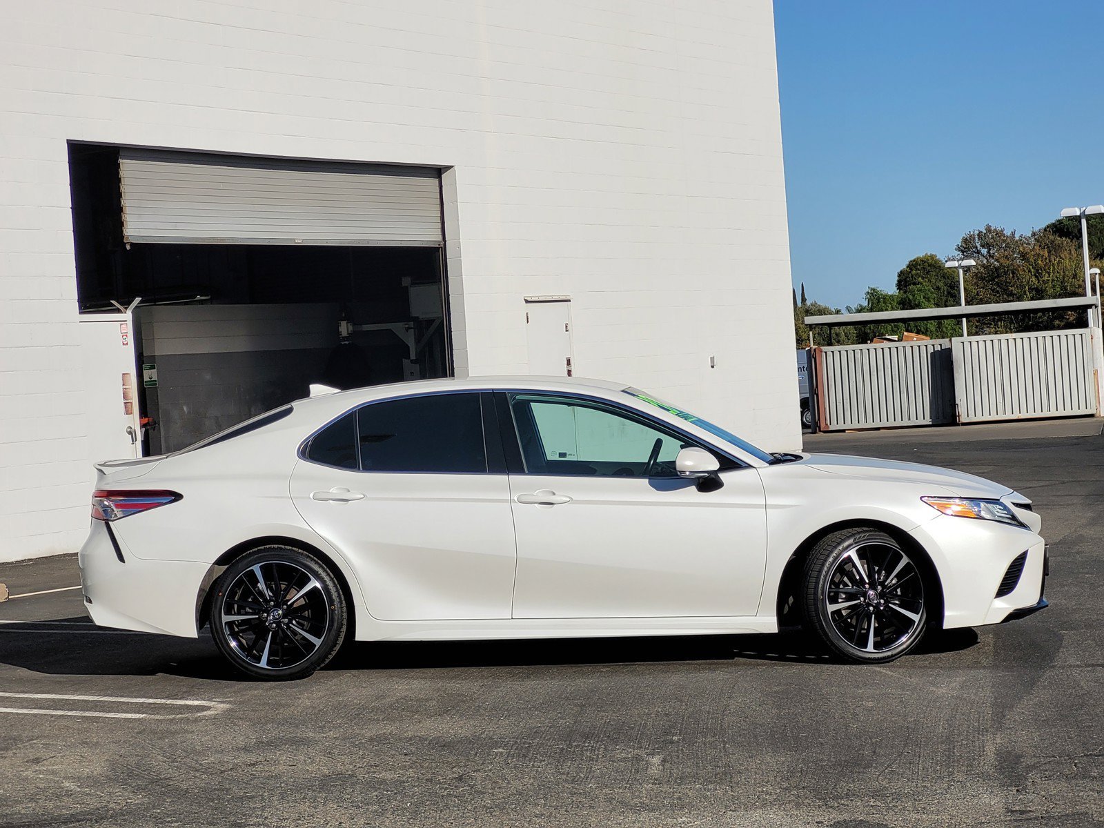 Used 2020 WIND CHILL PEARL Toyota XSE image 3