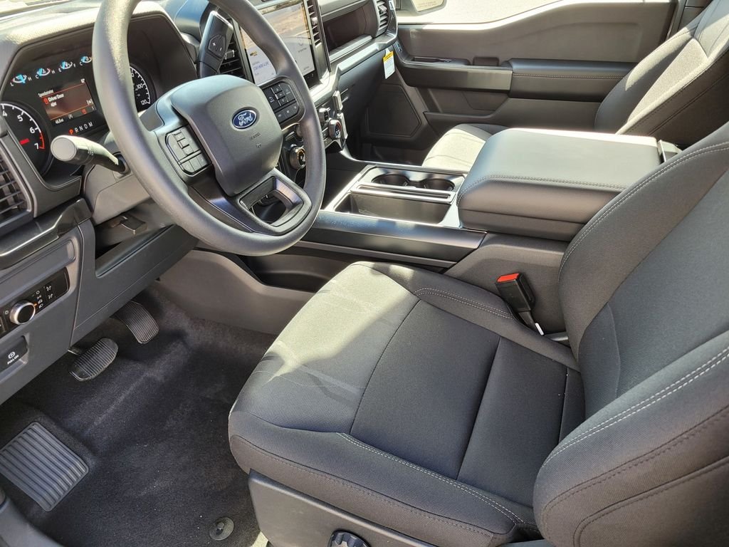 New 2026 Oxford White Ford XLT image 8