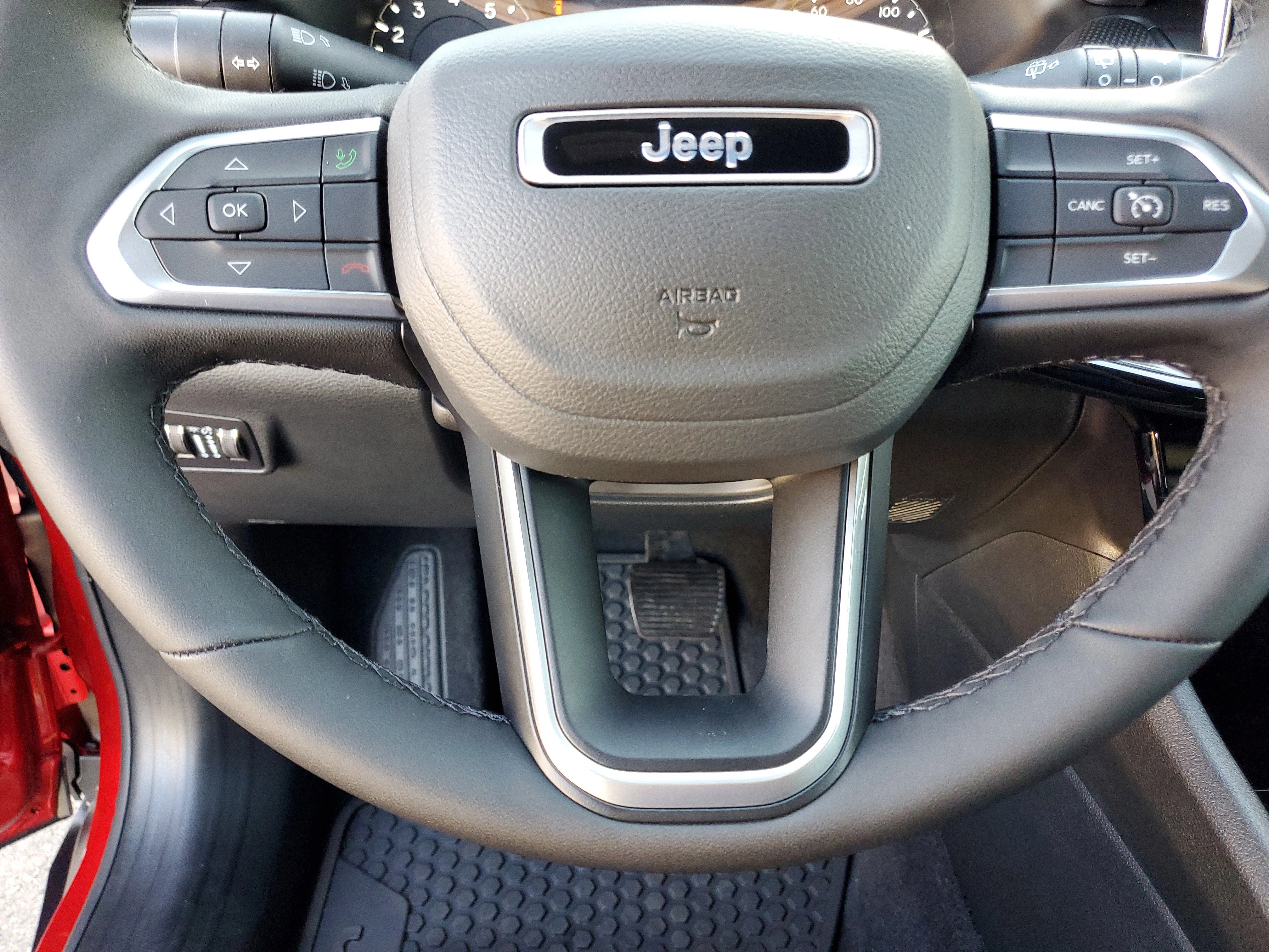 New 2026 Red Hot Pearl-Coat Exterior Paint Jeep Latitude image 24